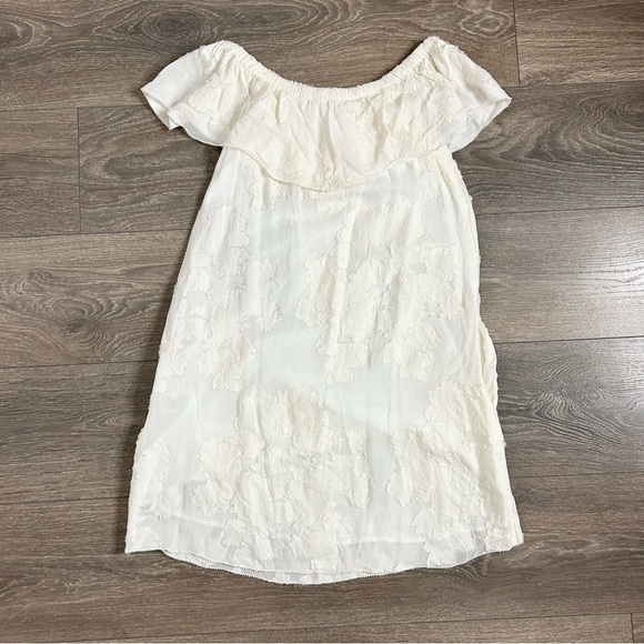 Aritzia Wilfred Neuchatel Mini Dress Floral Applique Off The Shoulders Lace - Picture 2 of 9